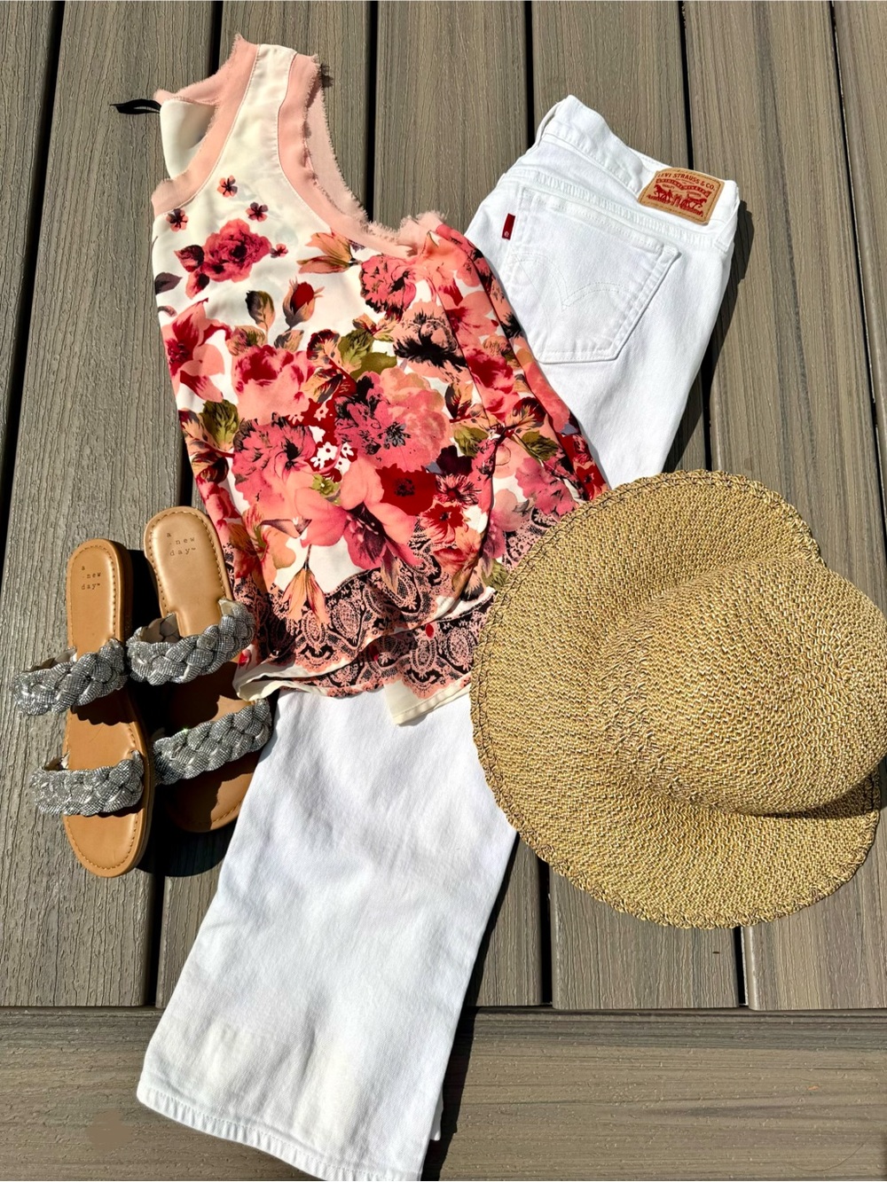 Levi’s Women’s White Capris